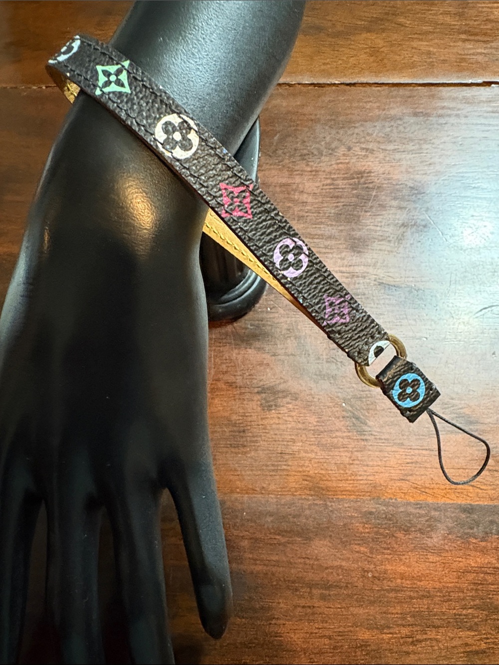 LOUIS VUITTON Dragonne Smartphone Strap